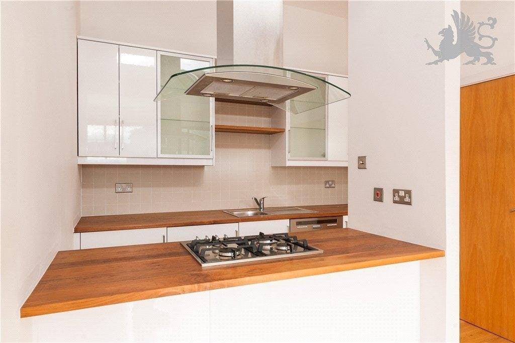 Flat Nathaniel Close in Greater London