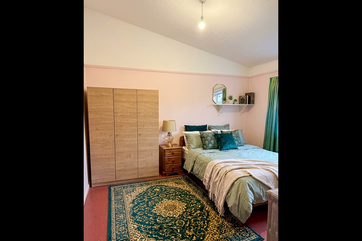 Room Pearscroft Road in Greater London