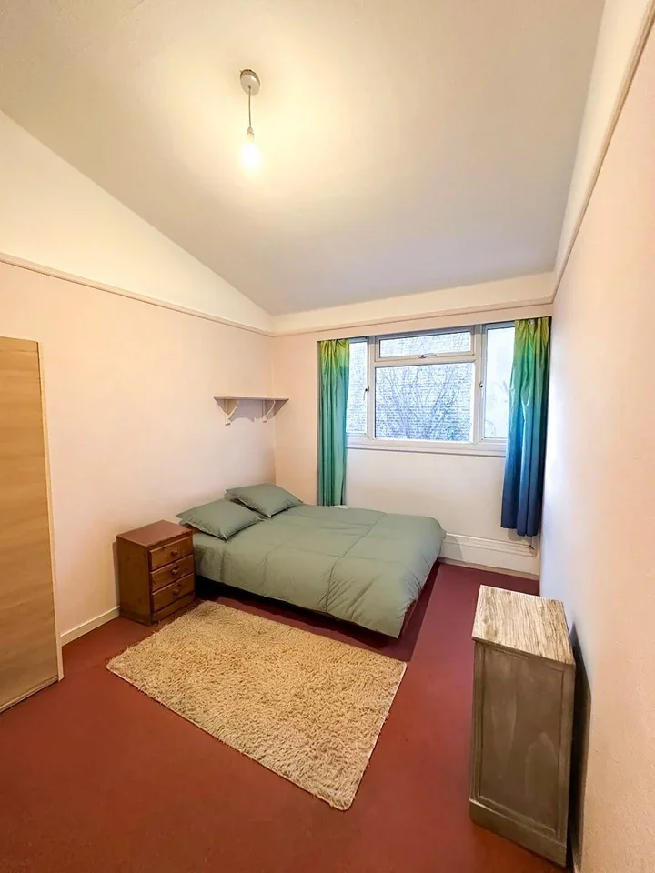 Room Pearscroft Road in Greater London