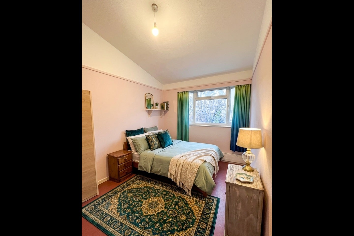Room Pearscroft Road in Greater London