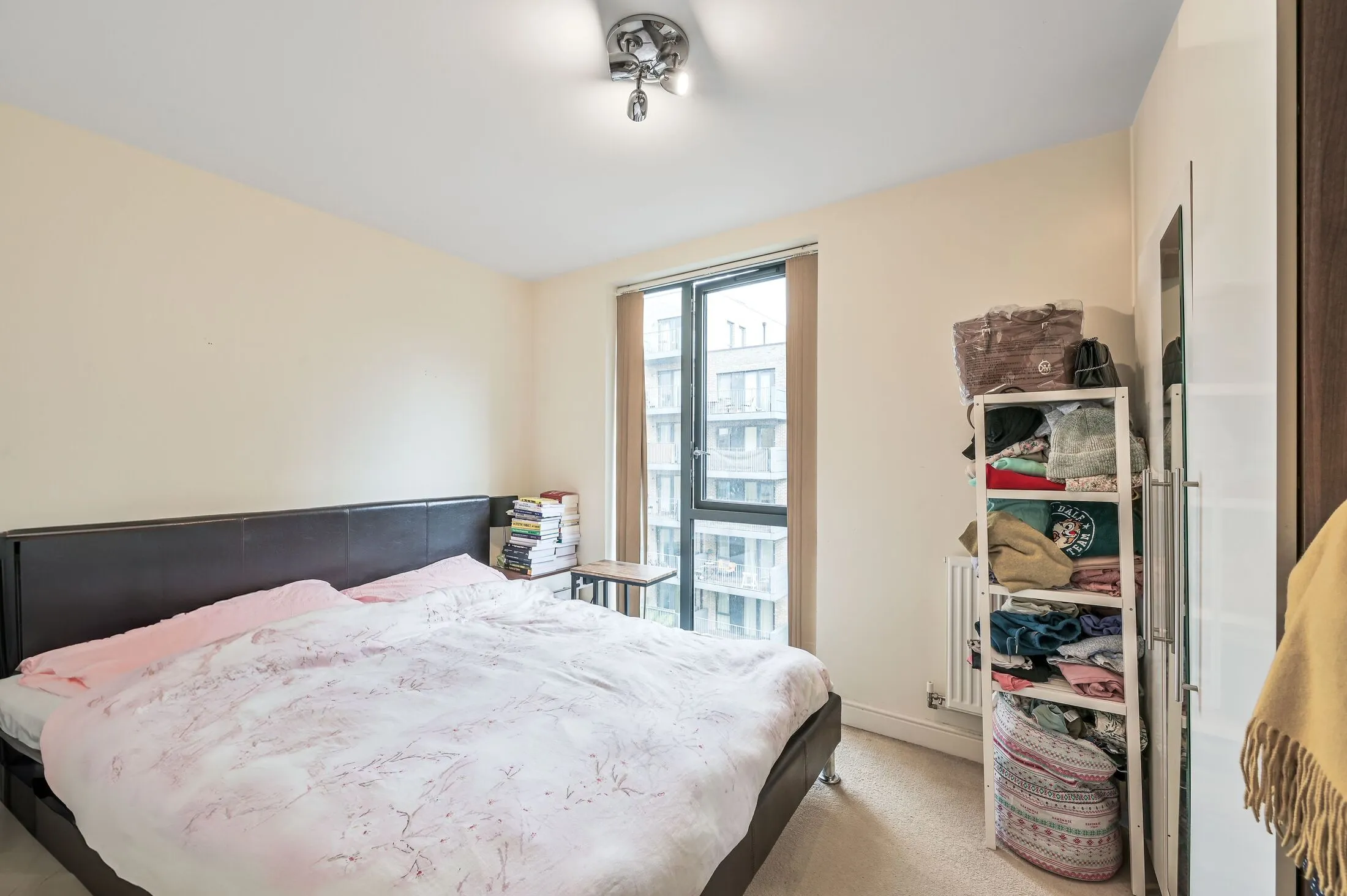 Flat Colindale Avenue in Greater London