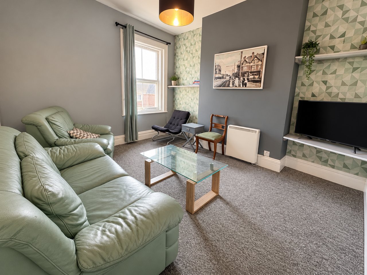 Room Poole Road in Poole