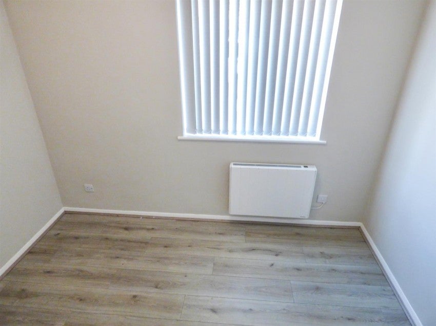 Flat Tyssen Place in South Ockendon