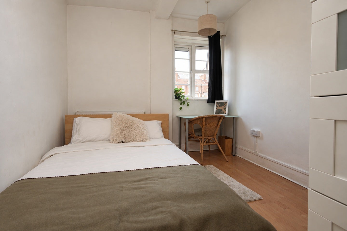Room Lewis Street in Greater London