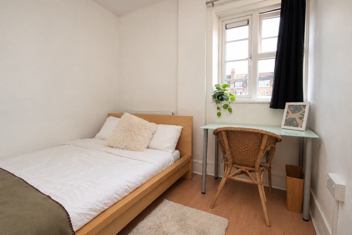Room Lewis Street in Greater London