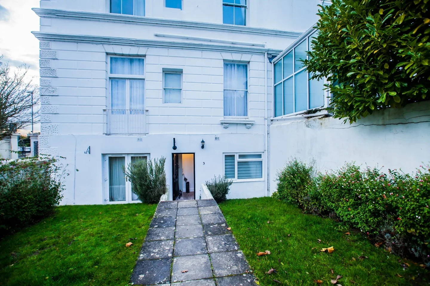 Flat Anglesea Road in Greater London