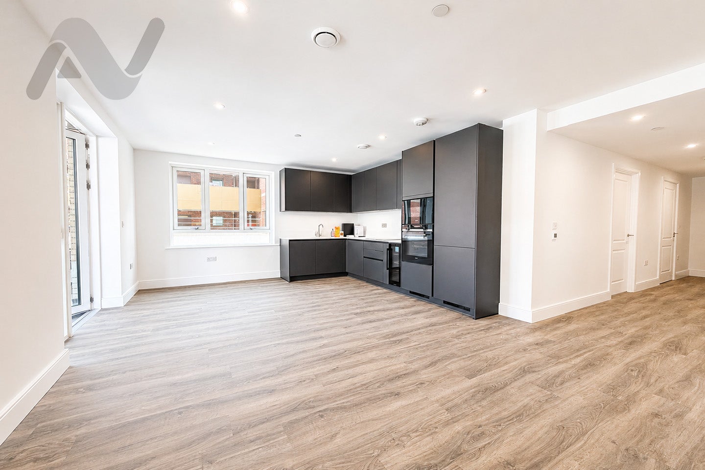 Flat Selkirk Road in Greater London