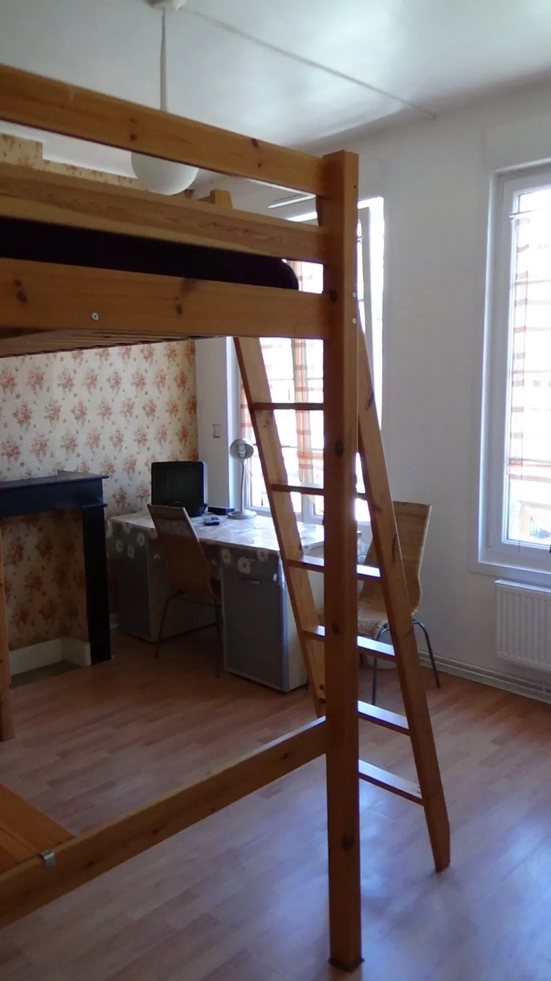 Appartement Piste cyclable dangereuse, étroite avec des bordures et des cédez le passage à chaque carrefour. à Arras