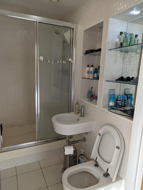 Flat Drayton Park in Greater London