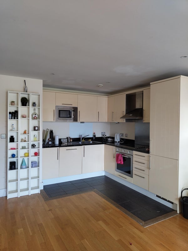 Flat Drayton Park in Greater London