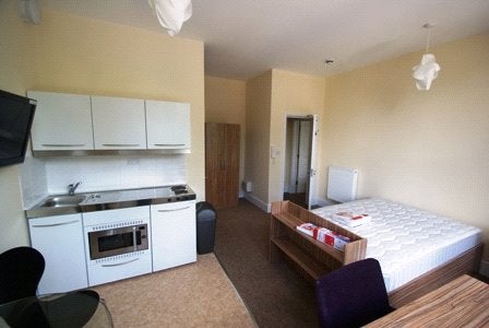 Flat Elmdale Road in Bristol