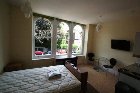 Flat Elmdale Road in Bristol