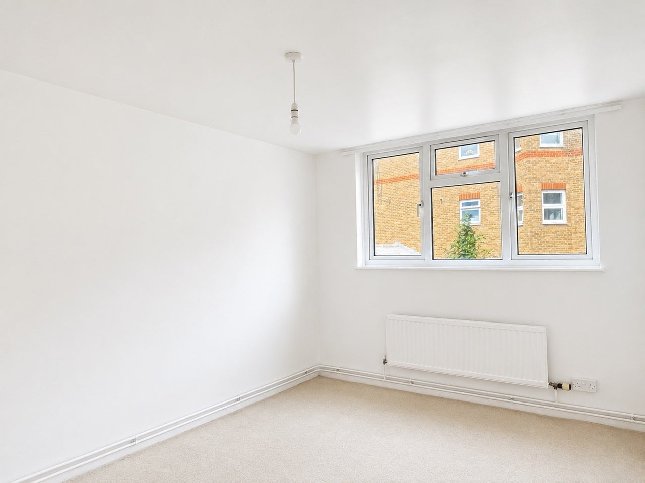 Flat Waterlow Road in Maidstone