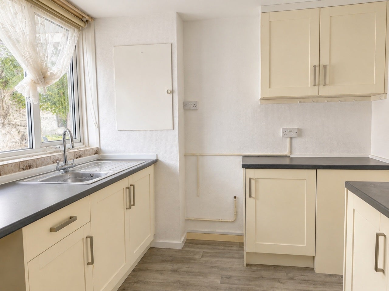 Flat Waterlow Road in Maidstone