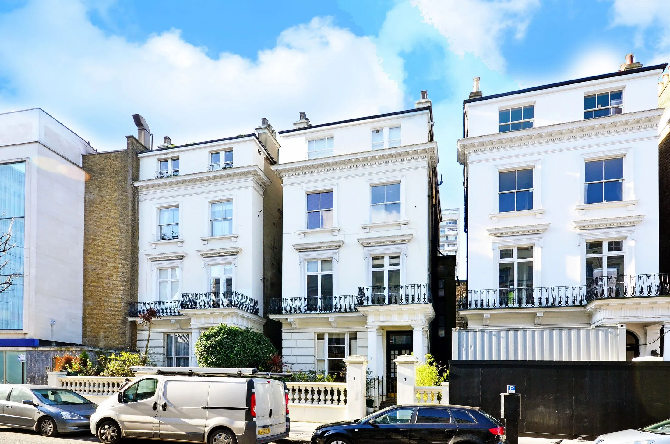 Flat Pembridge Road in Greater London