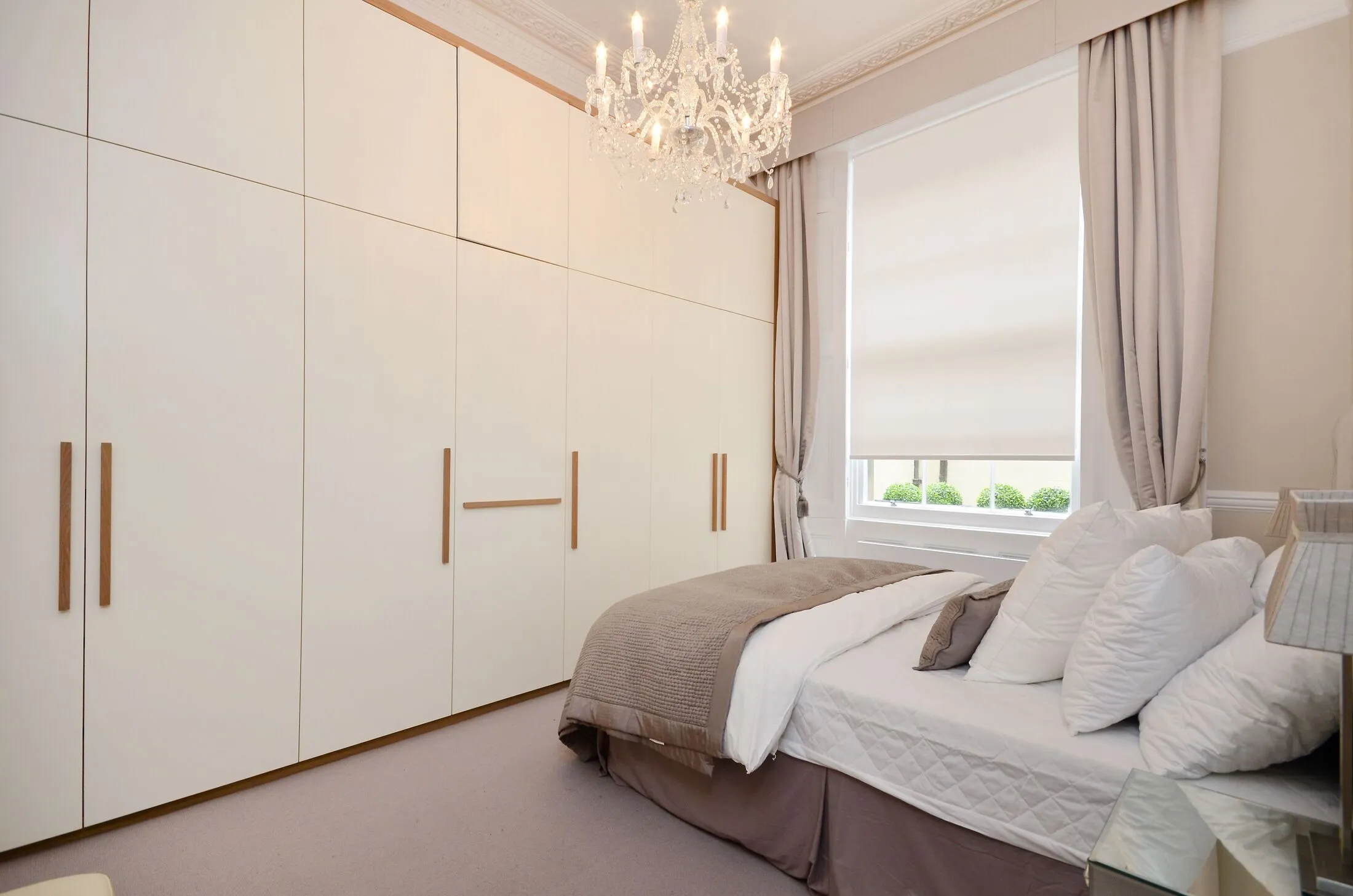 Flat Pembridge Road in Greater London
