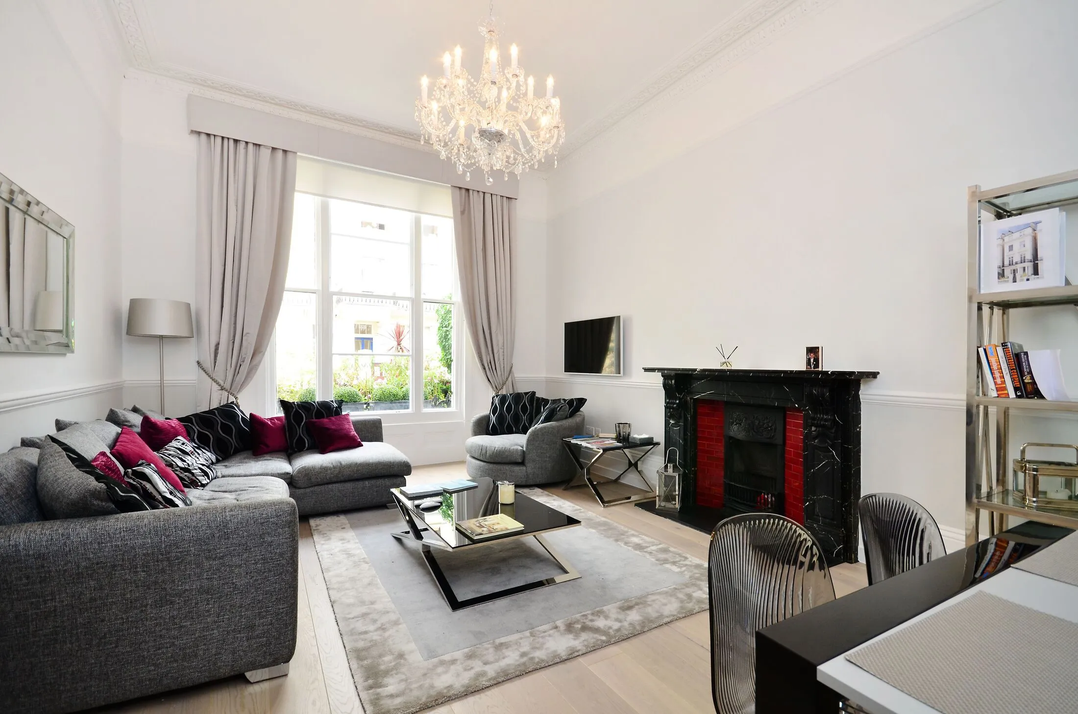Flat Pembridge Road in Greater London