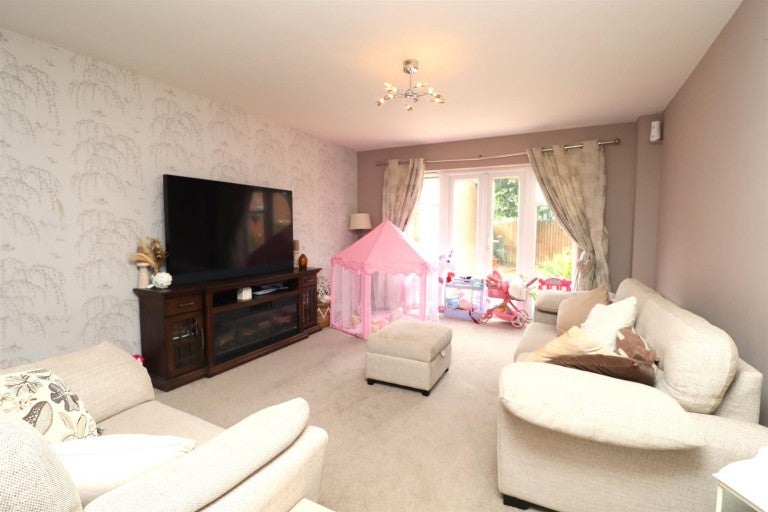 House Moat Close in Hinckley and Bosworth