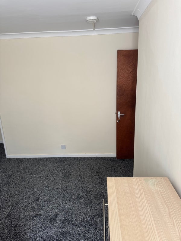 Room Ballards Walk in Basildon