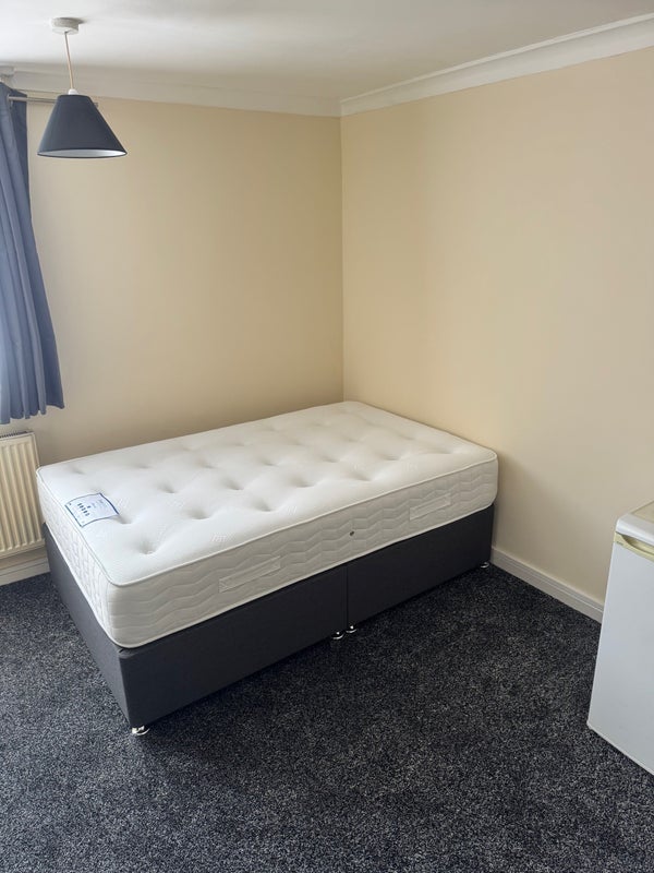 Room Ballards Walk in Basildon