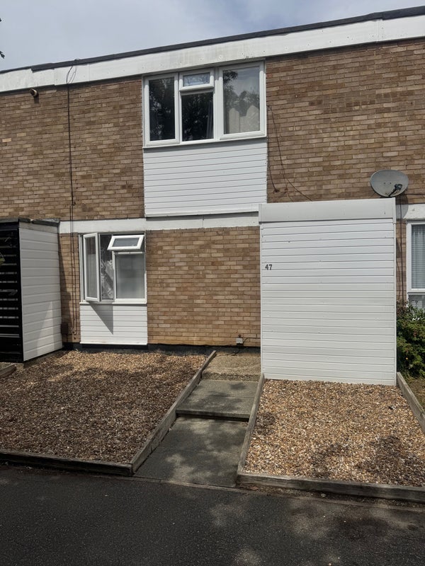 Room Ballards Walk in Basildon