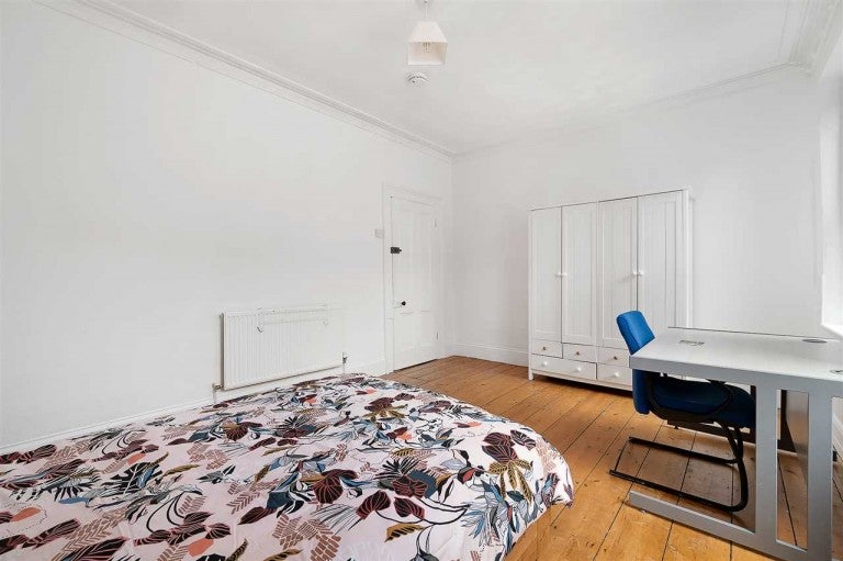 Room Guildford Street in Plymouth