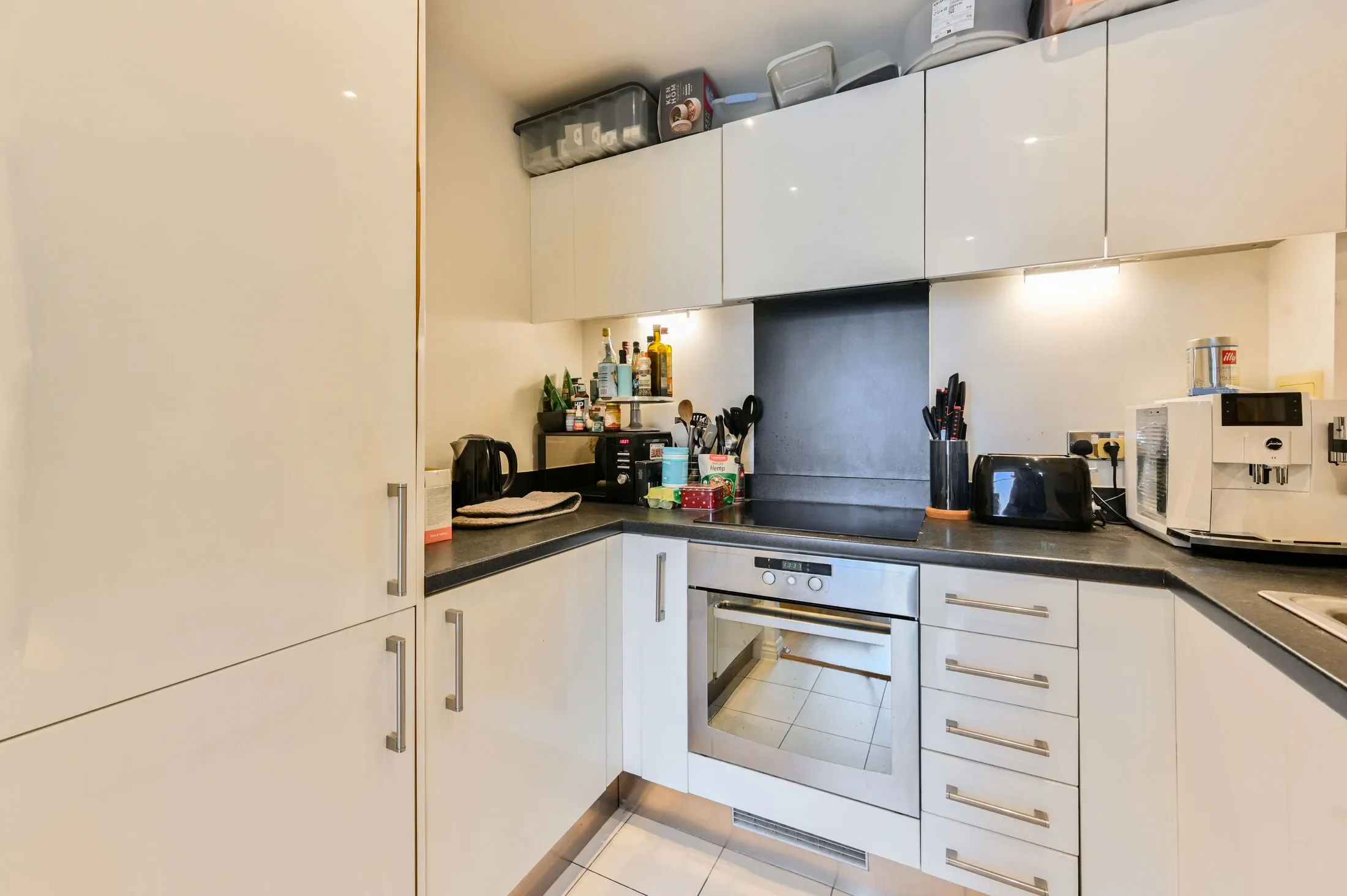 Flat Stewarts Road in Greater London