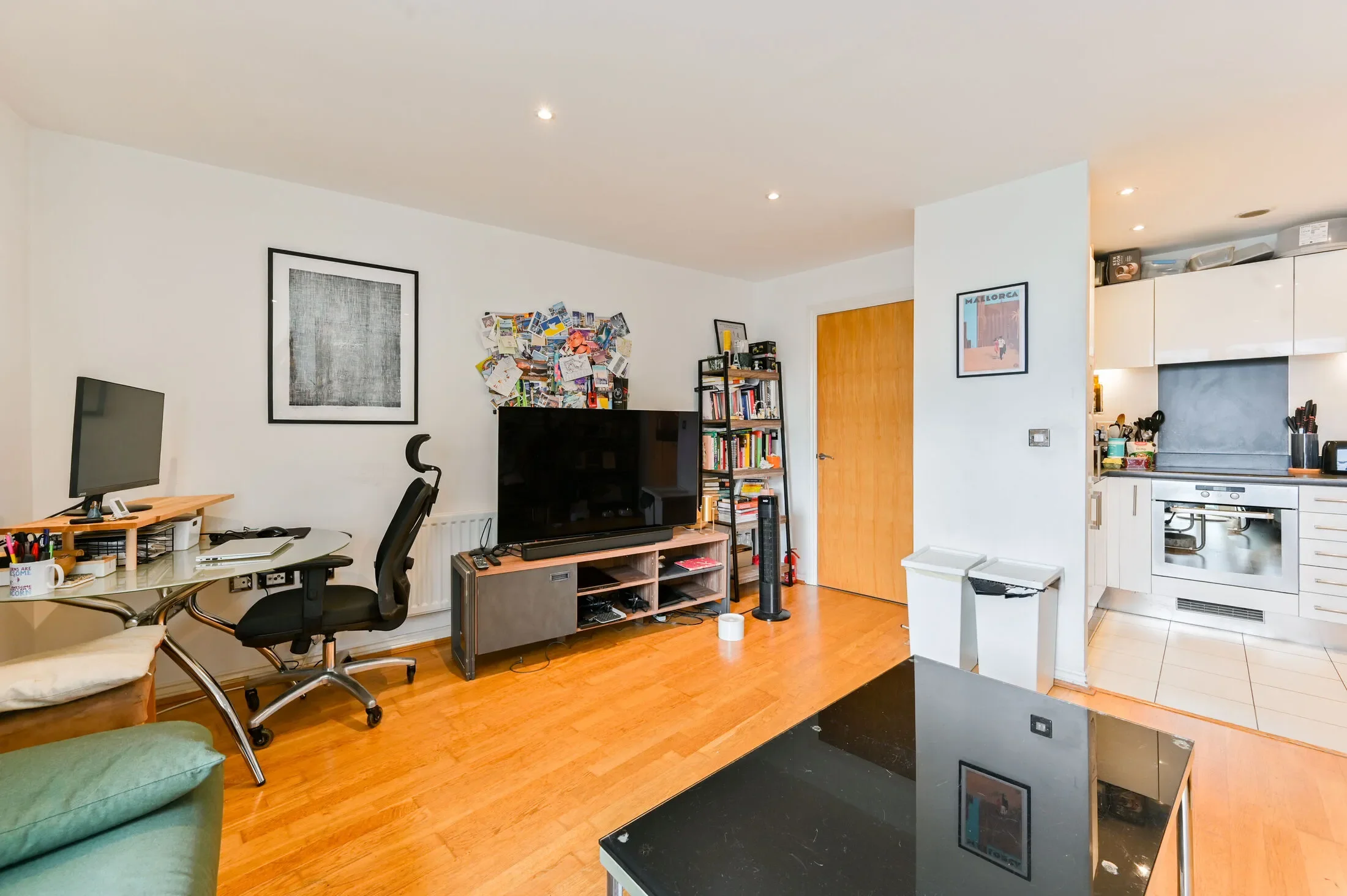 Flat Stewarts Road in Greater London