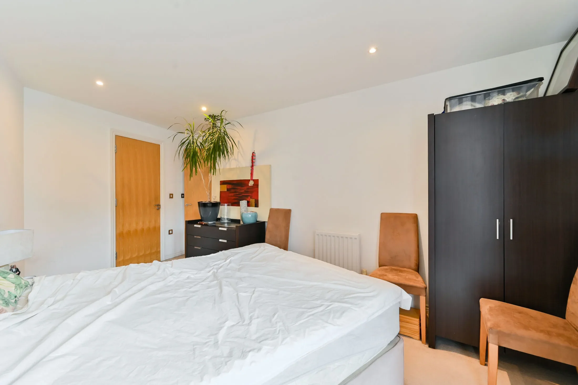Flat Stewarts Road in Greater London
