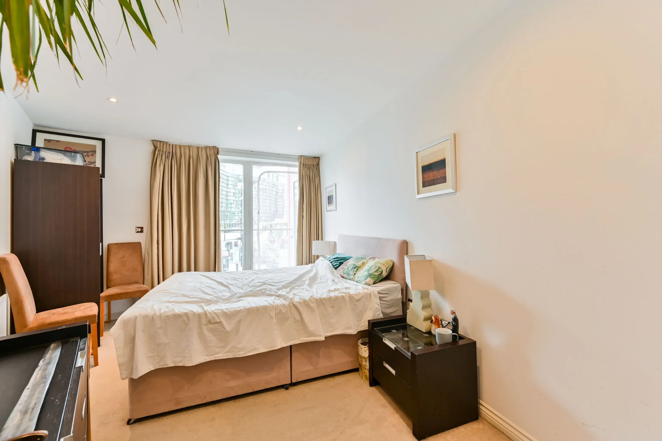 Flat Stewarts Road in Greater London