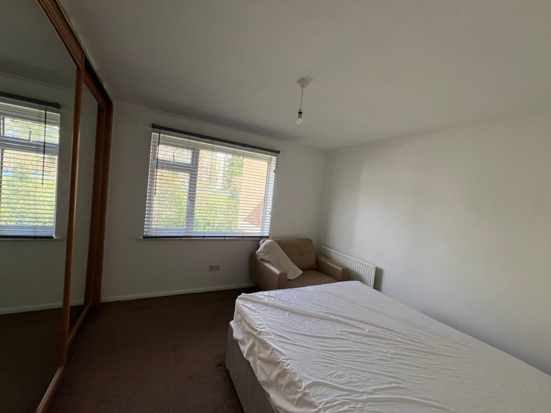 Room Pine Lodge in Maidstone