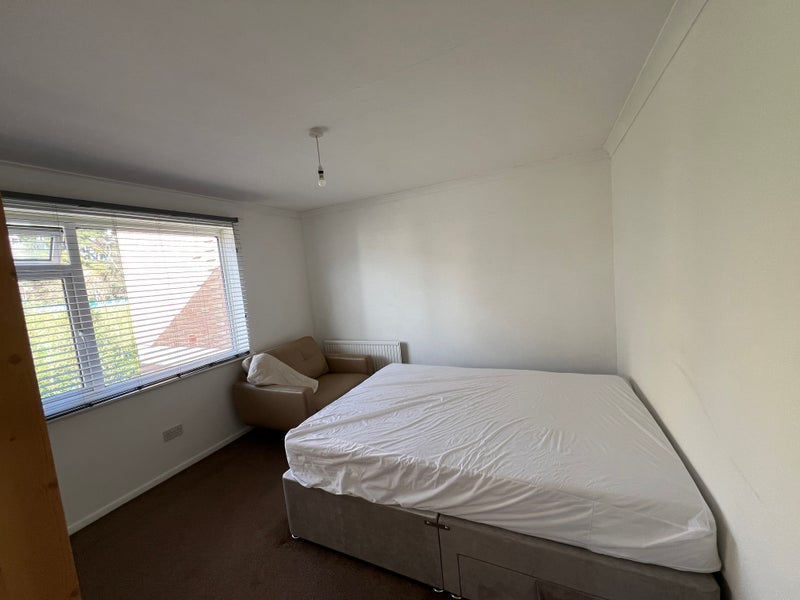 Room Pine Lodge in Maidstone