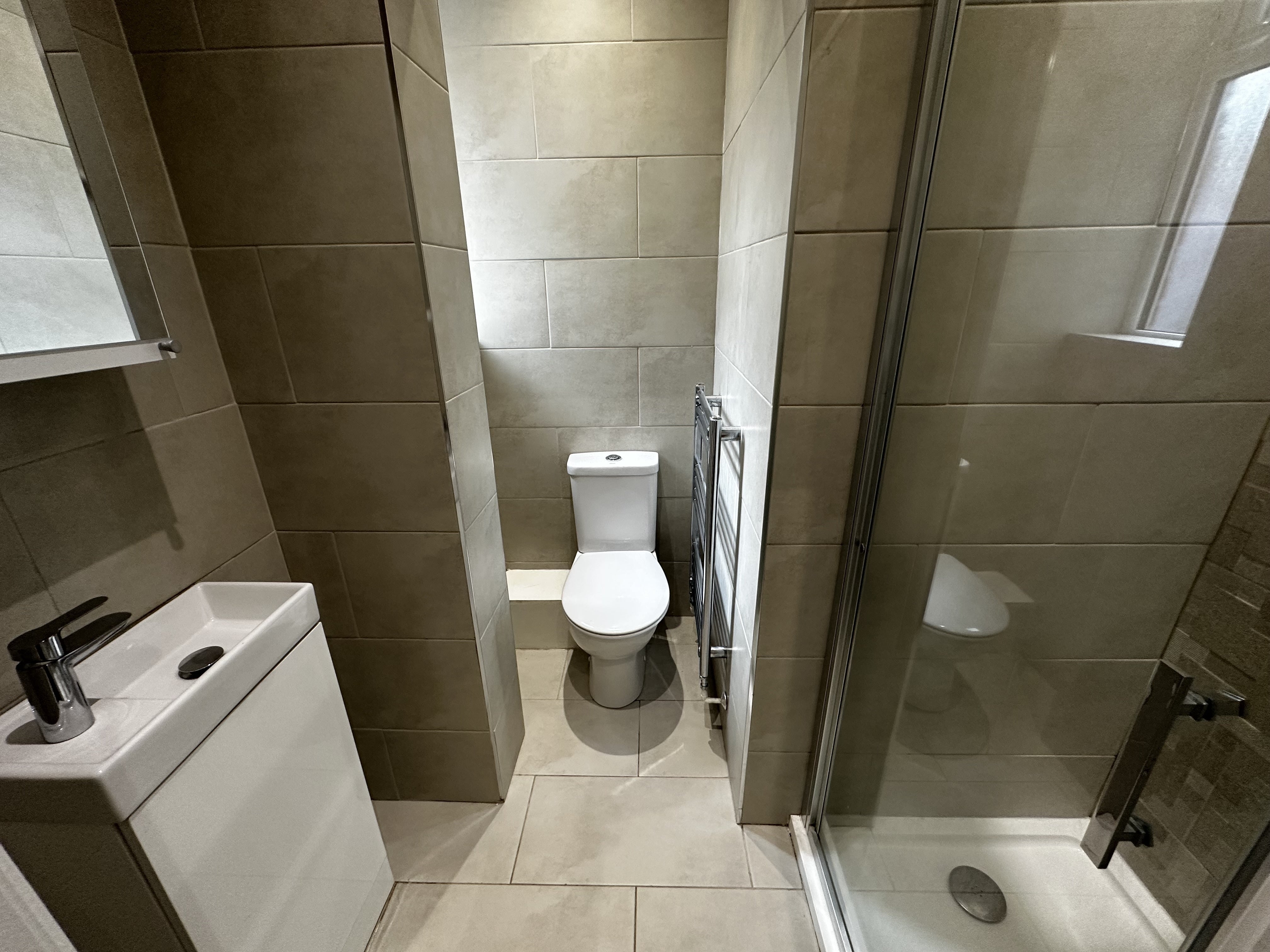 Room Henton Road in Leicester