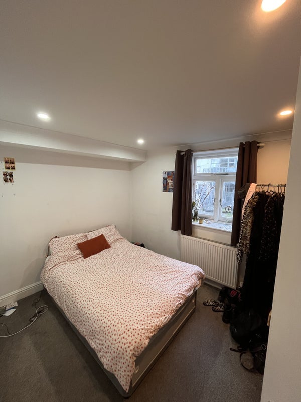 Room Bethwin Road in Greater London