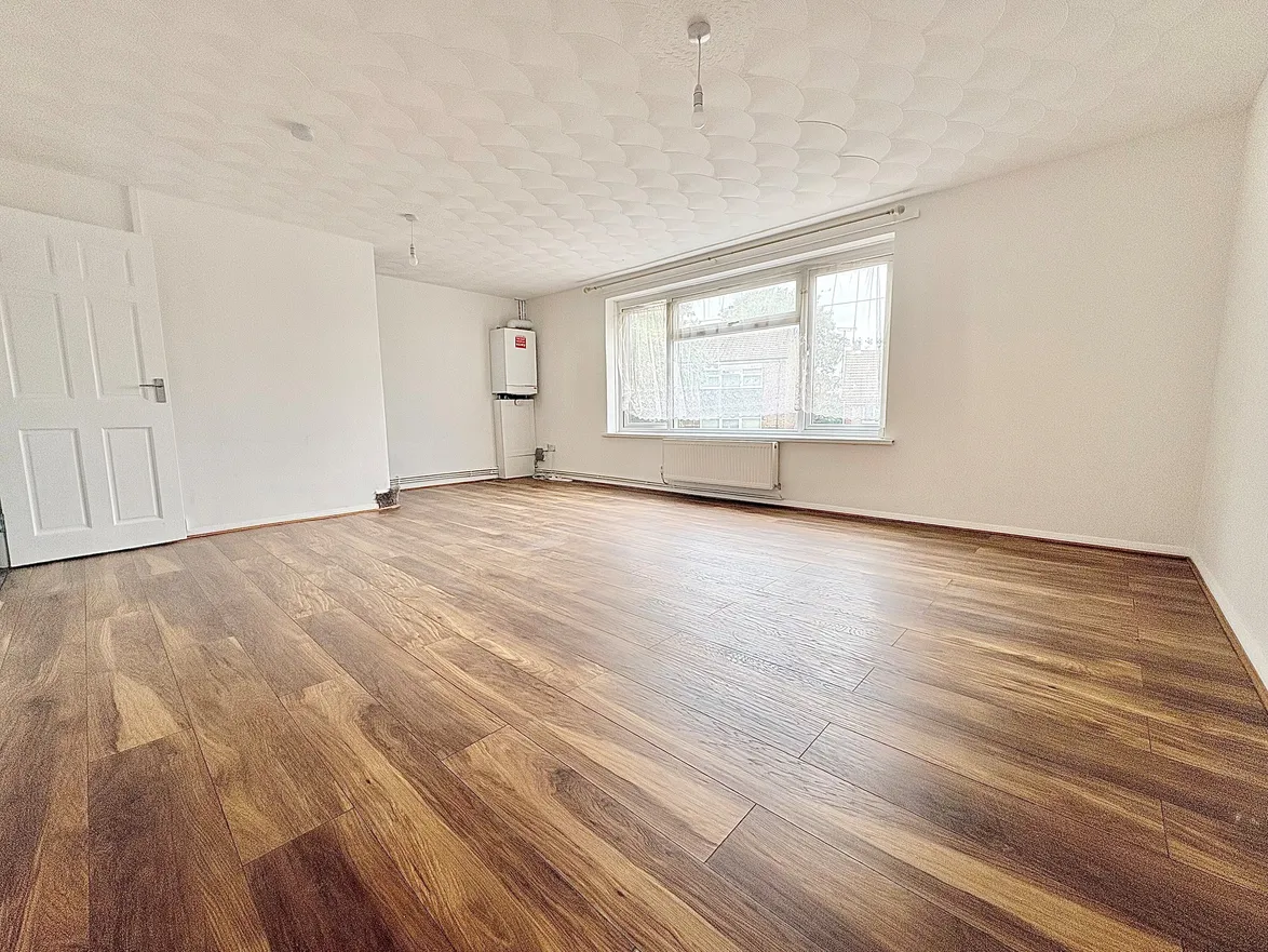 Flat Wakeley Road in Rainham