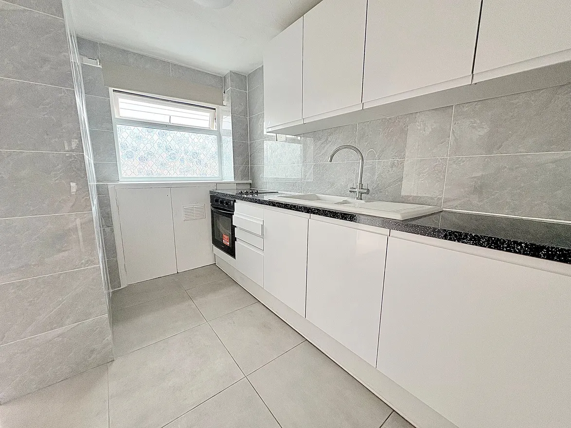 Flat Wakeley Road in Rainham