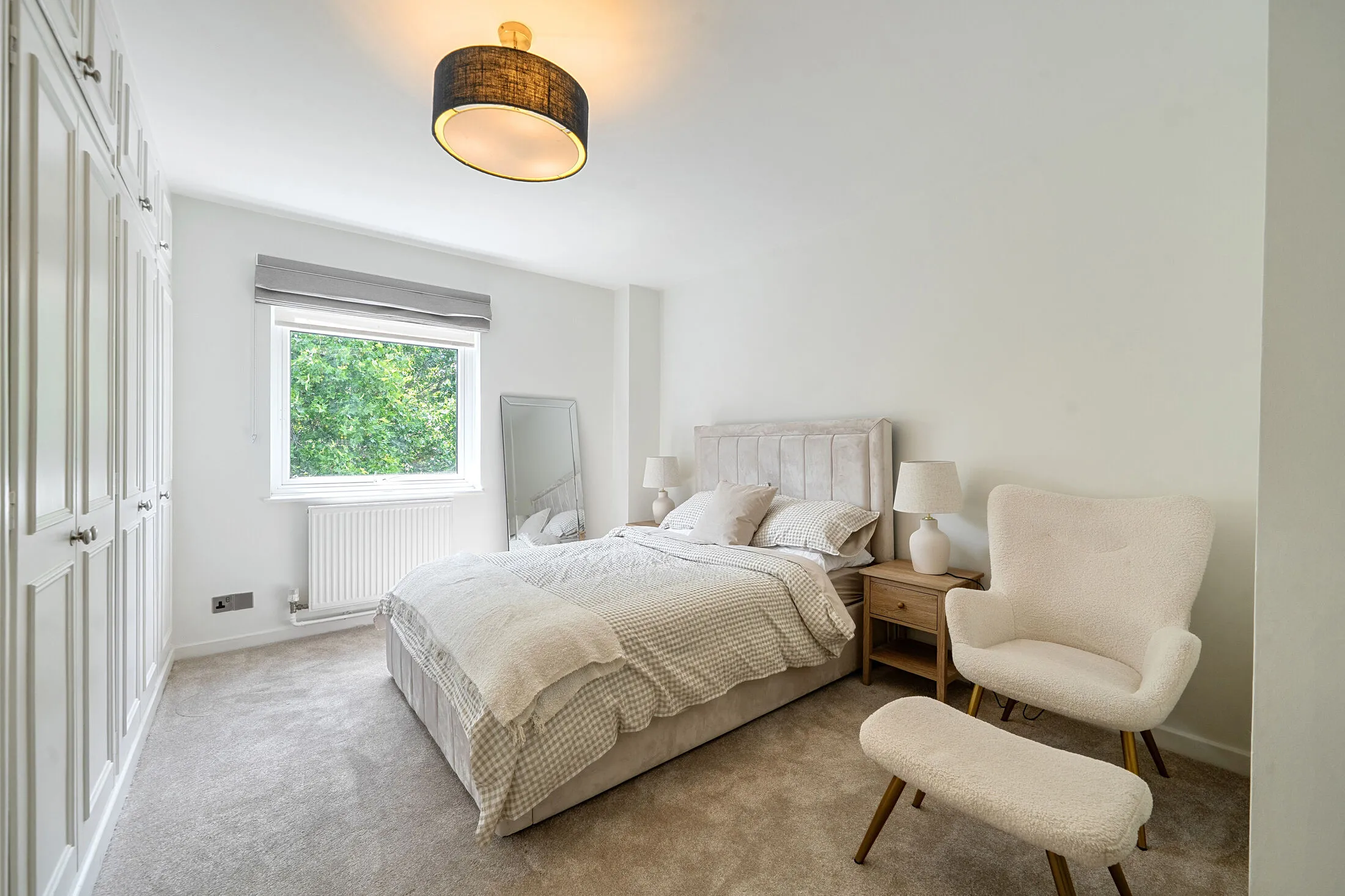 Flat Elm Park Gardens in Greater London