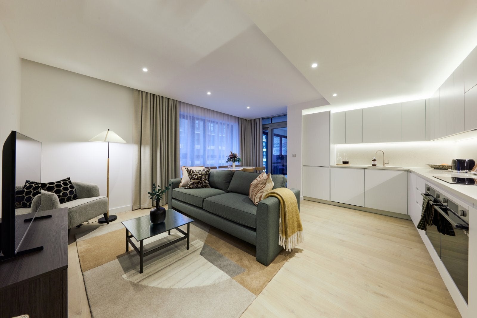 Flat New Drum Street in Greater London