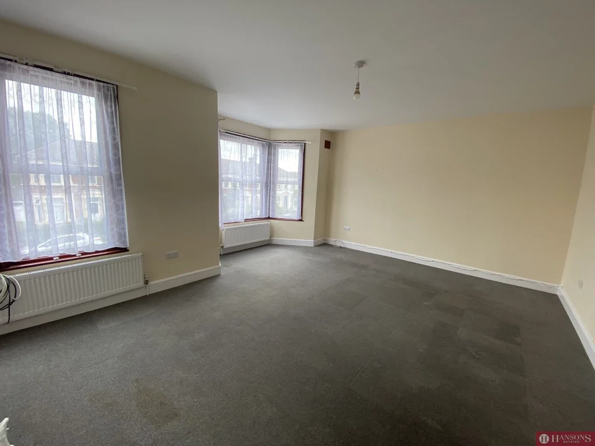 Flat Cameron Road in Greater London