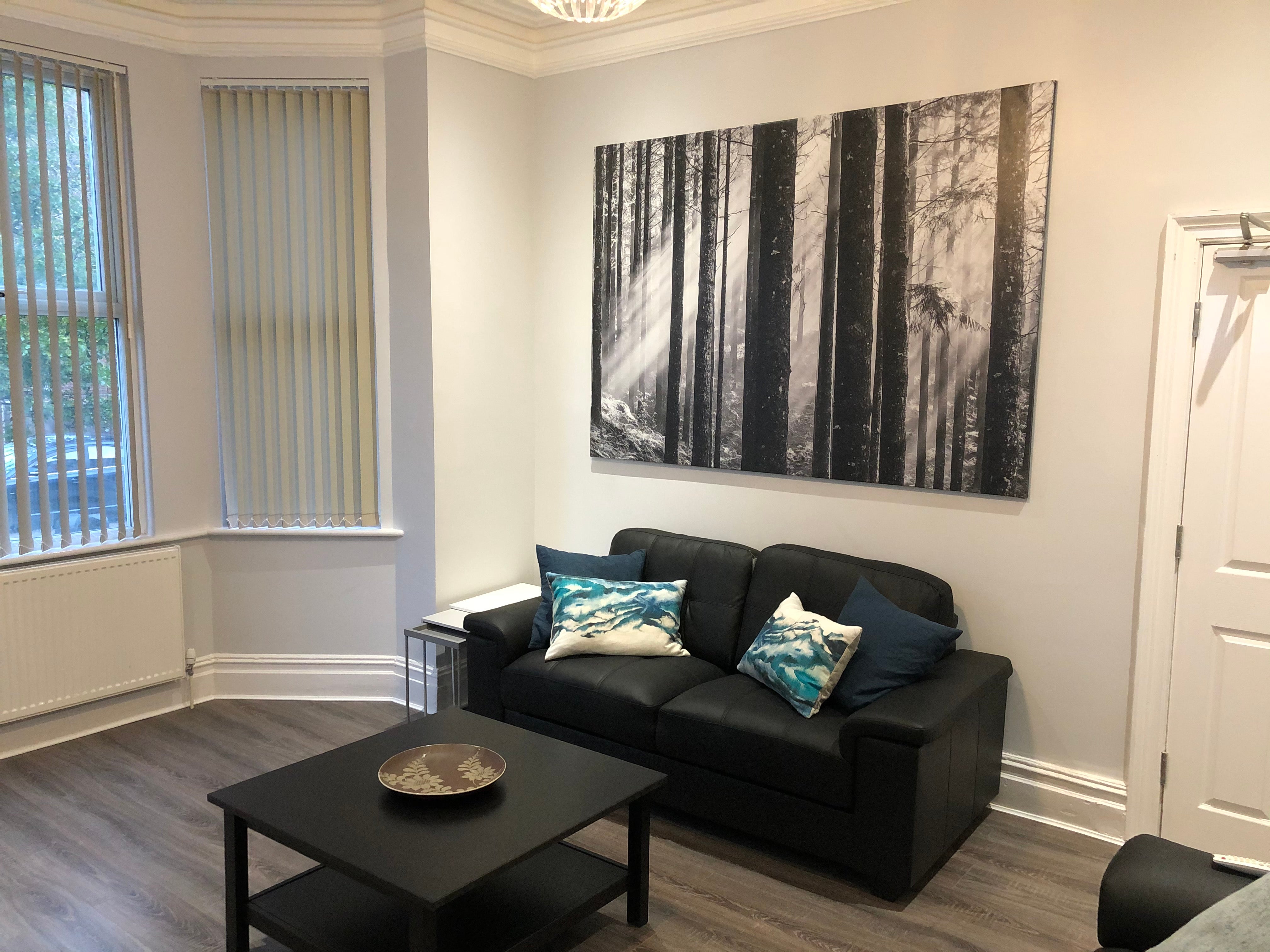 Flat Conyngham Road in Manchester