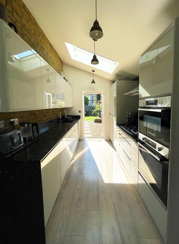 Room Grove Green Road in Greater London
