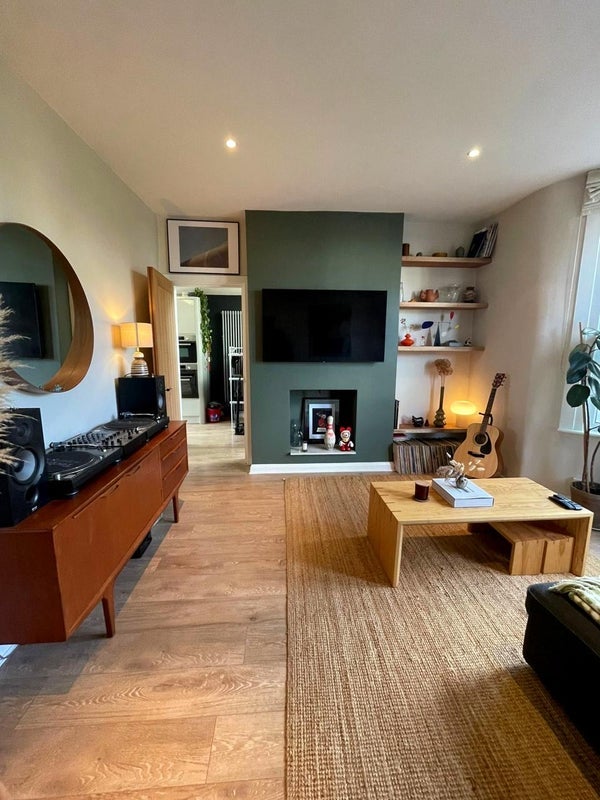 Room Grove Green Road in Greater London