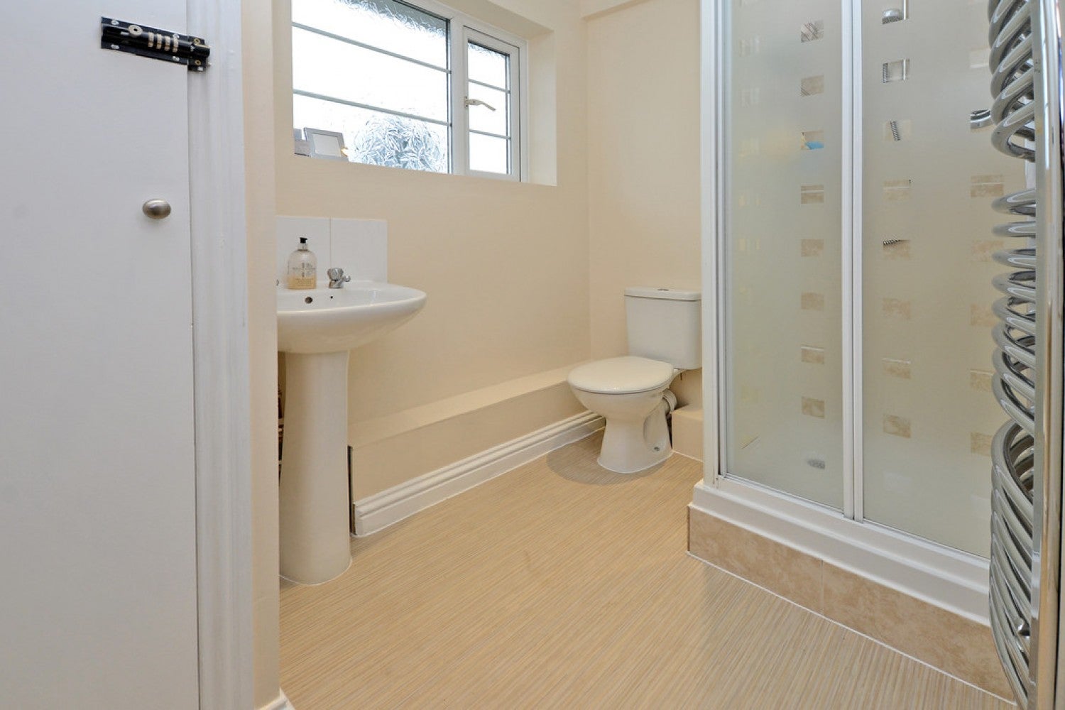 Room Crabtree Road in Surrey Heath