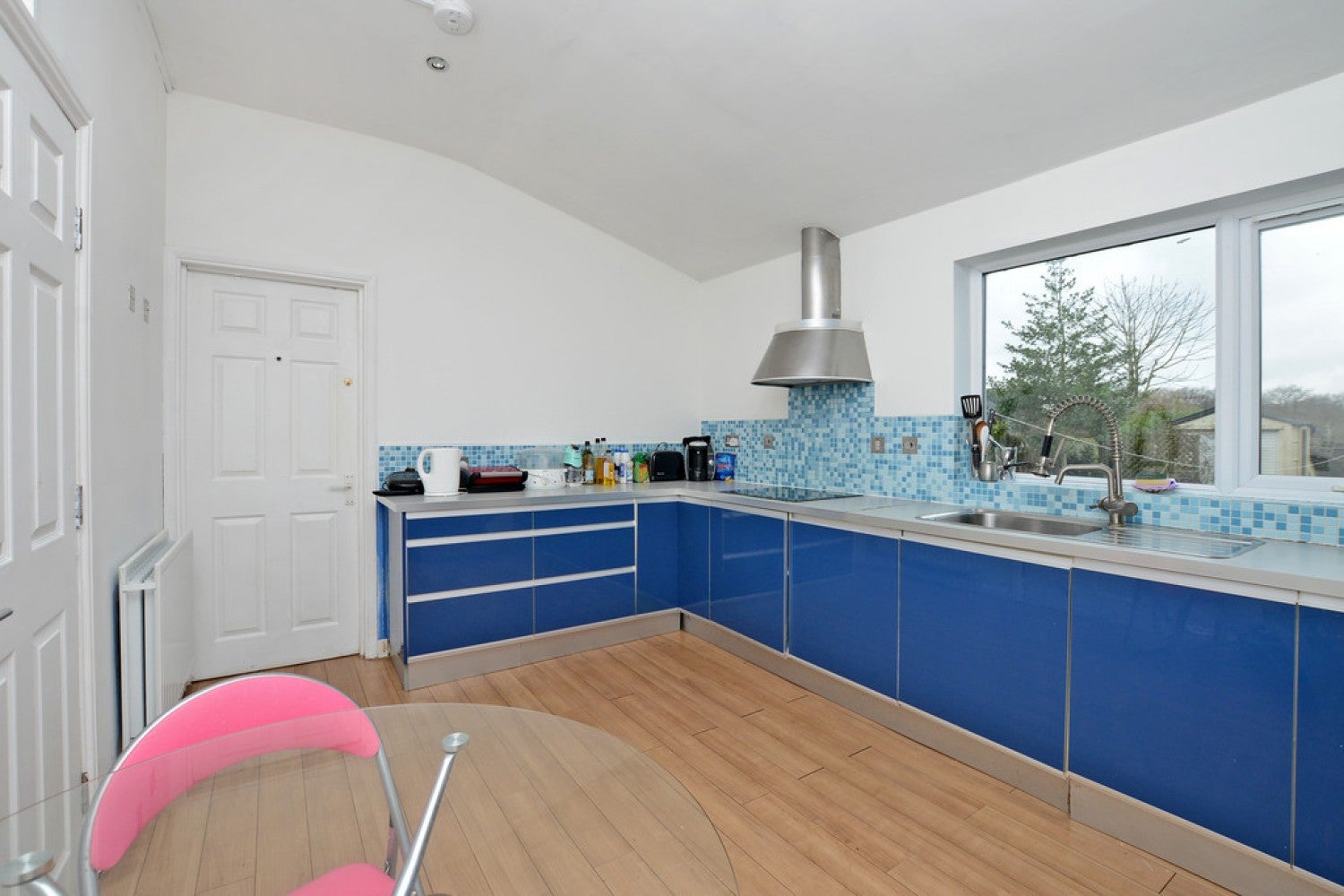 Room Crabtree Road in Surrey Heath