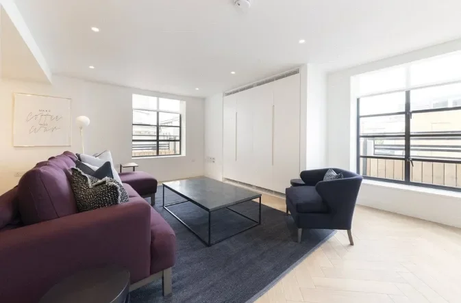 Flat Shaftesbury Avenue in City of Westminster