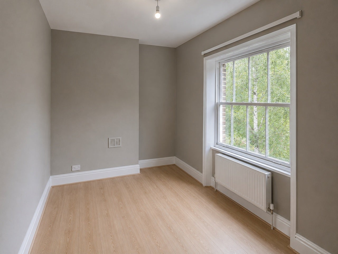 Flat Victorian Grove in Greater London
