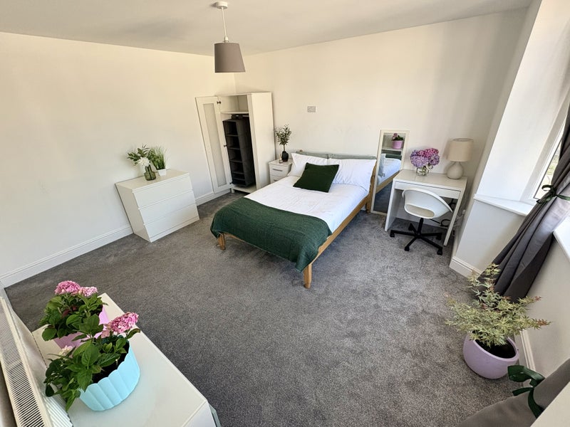 Room Tenth Avenue in Bristol