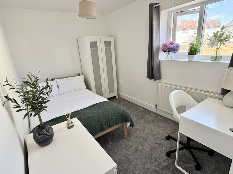 Room Tenth Avenue in Bristol