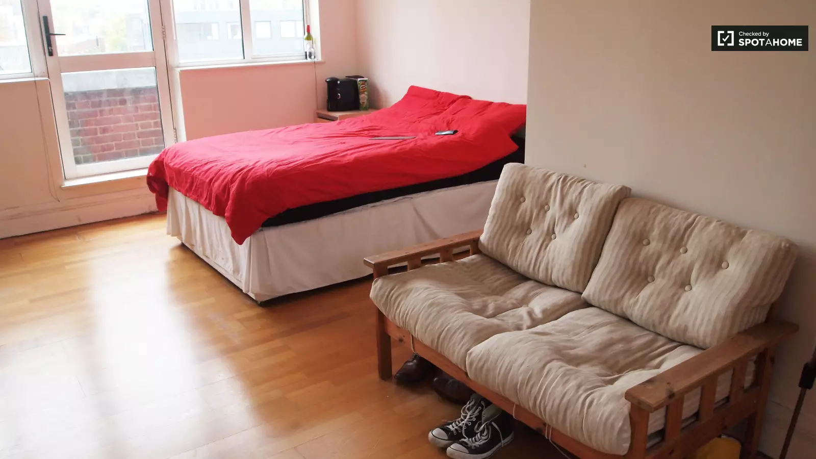 Flat Spa Road in Greater London