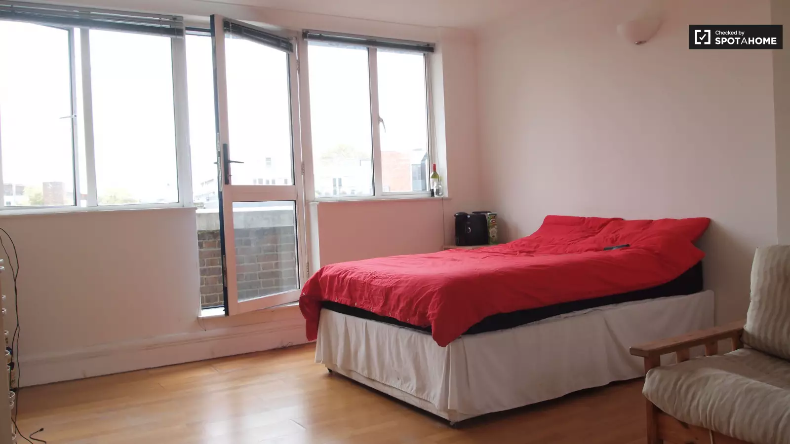 Flat Spa Road in Greater London